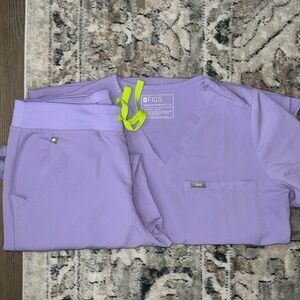 Figs Medium scrub sets